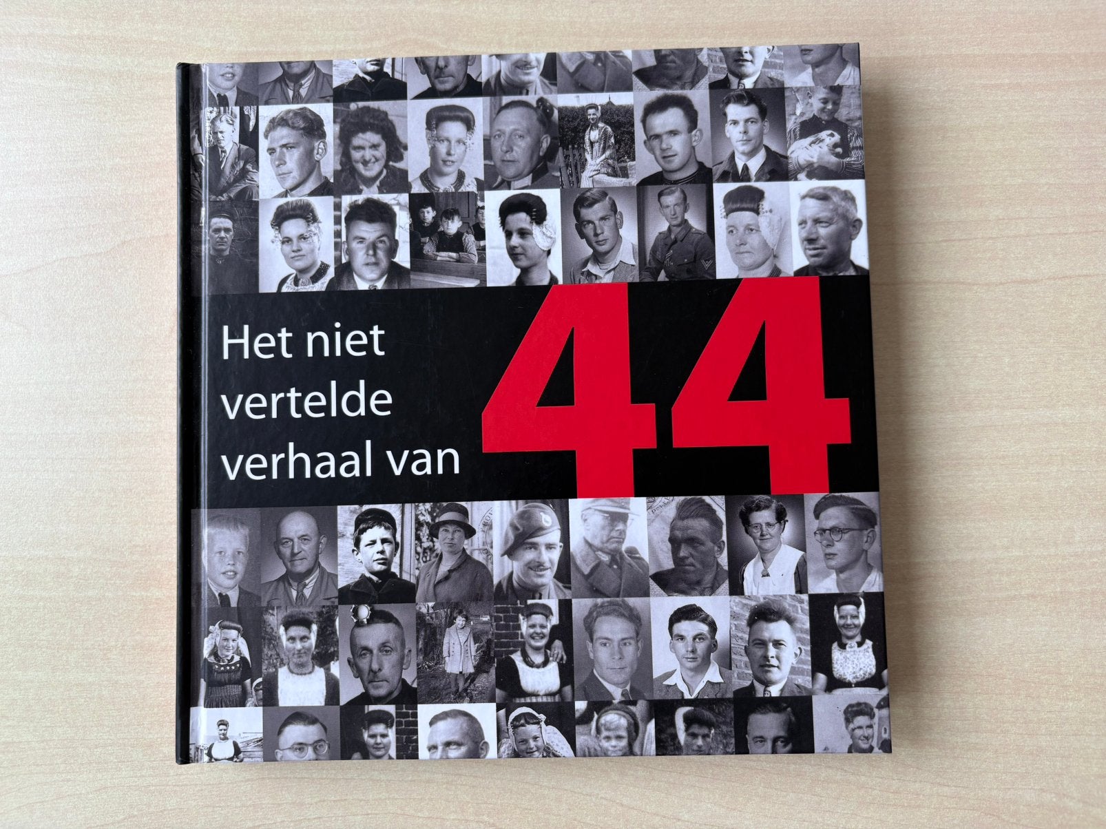 Nieuw! Boek ‘Het niet vertelde verhaal van 44’ + kaartjes, Ophalen of Verzenden, Nieuw