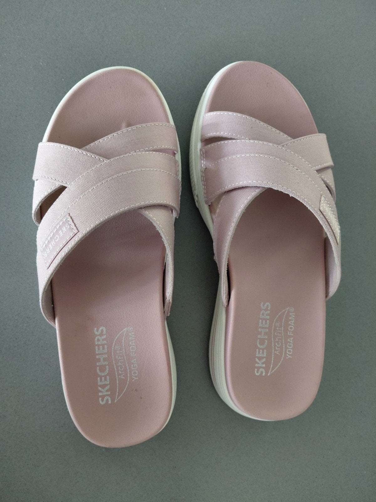 Skechers Arch Fit Yoga Foam Sandalen - Roze - Maat 37, Kleding | Dames, Slippers, Skechers, Ophalen of Verzenden, Zo goed als nieuw