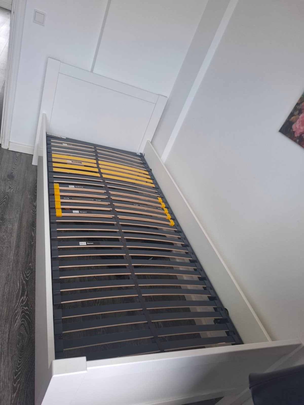 Eenpersoons bed met lattenbodem, Huis en Inrichting, Slaapkamer | Bedden, Ophalen, 90 cm, Eenpersoons, Zo goed als nieuw