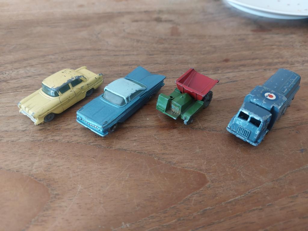 4 oude lesney modellen chevrolet impala vauxhall victor, Ophalen of Verzenden, Gebruikt, Auto, Lesney