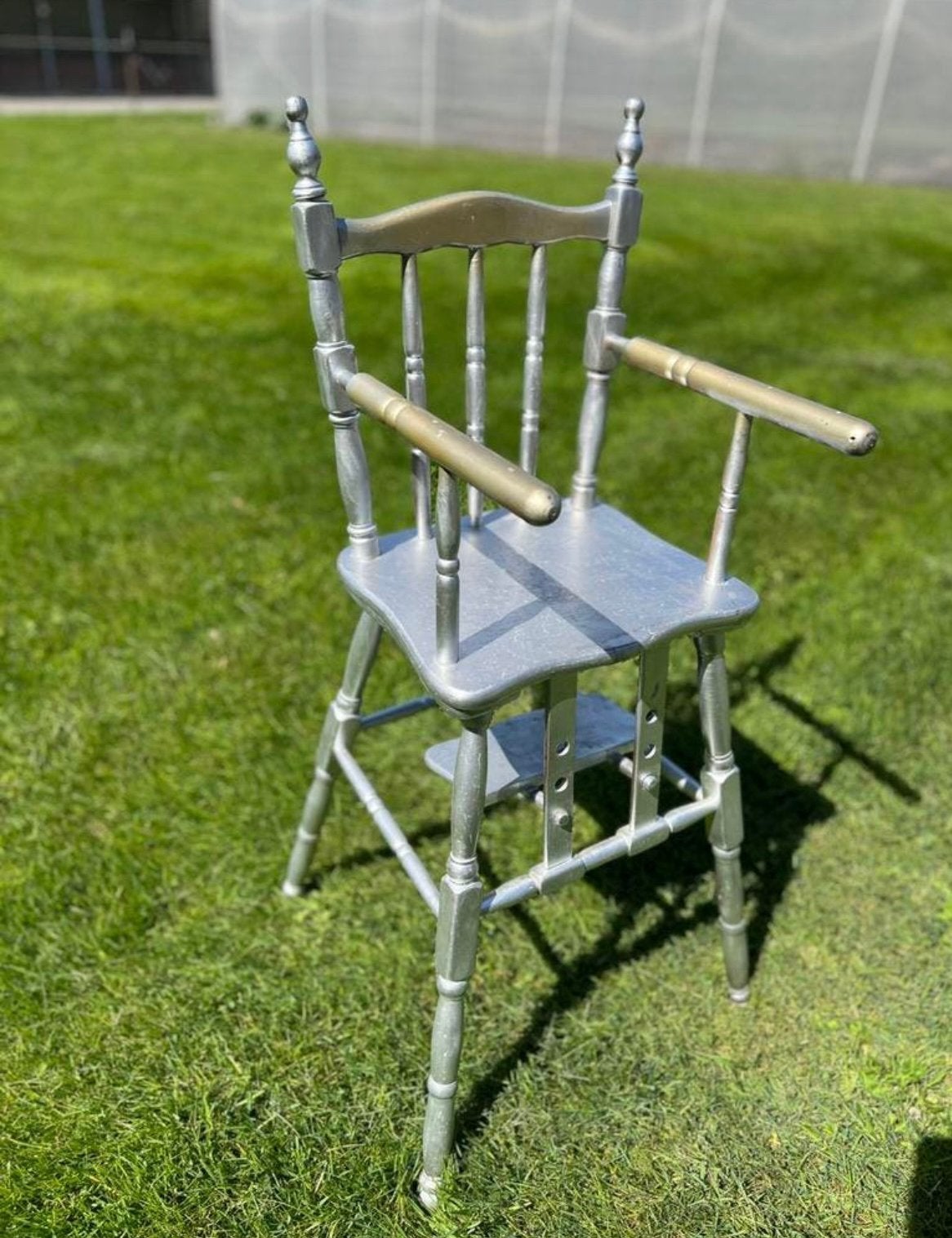 Leuke brocante kinderstoel zilver hout met mooie afwerking, Ophalen of Verzenden, Zo goed als nieuw, Meegroeistoel