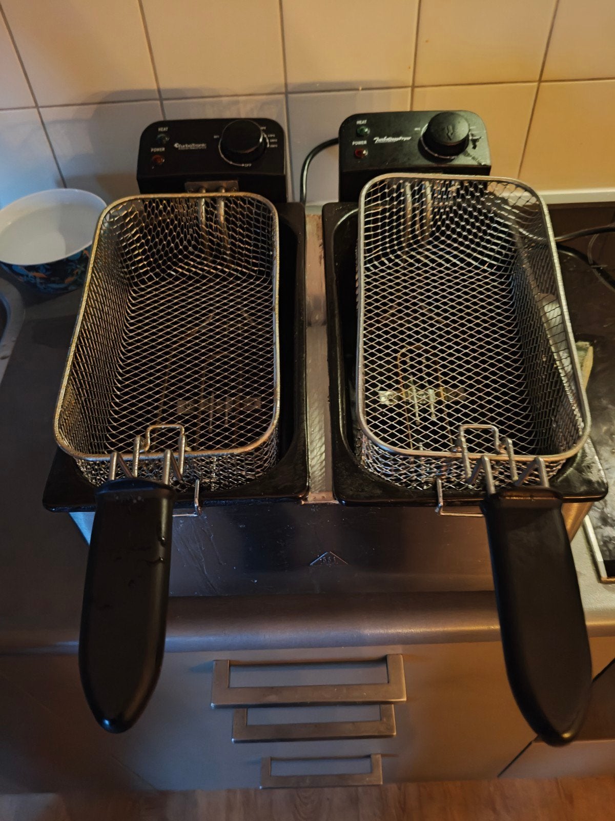 Dubbele Frituurpan - Zo Goed als mogelijk schoongemaakt, 4 liter of meer, Ophalen, Gebruikt