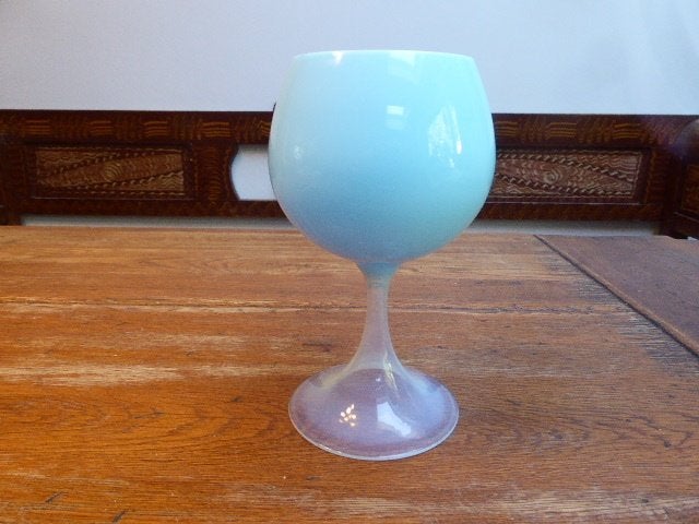 Vintage opaline kelk in blauw