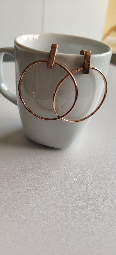 Minimalistische goudkleurige hoop oorbellen – groot model, Sieraden, Tassen en Uiterlijk, Oorbellen, Overige materialen, Ophalen of Verzenden