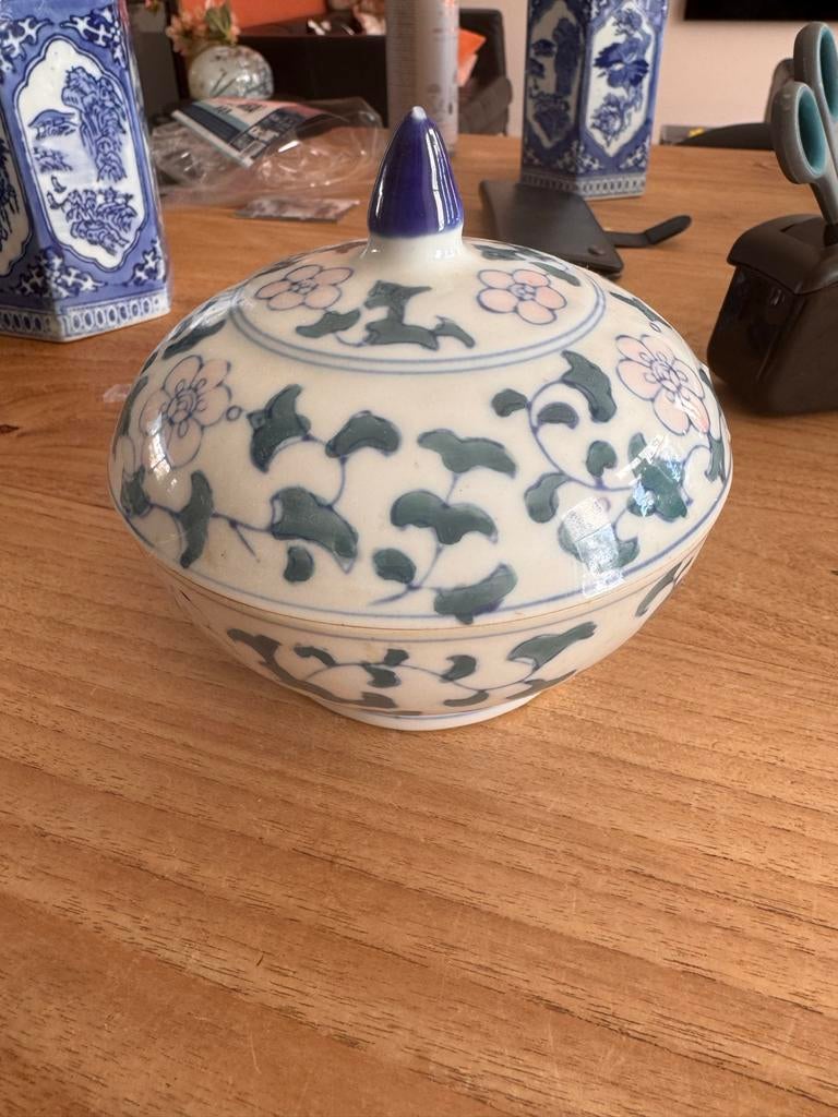 Decoratieve kom met deksel - Blauw/Wit bloemmotief, Antiek en Kunst, Ophalen of Verzenden