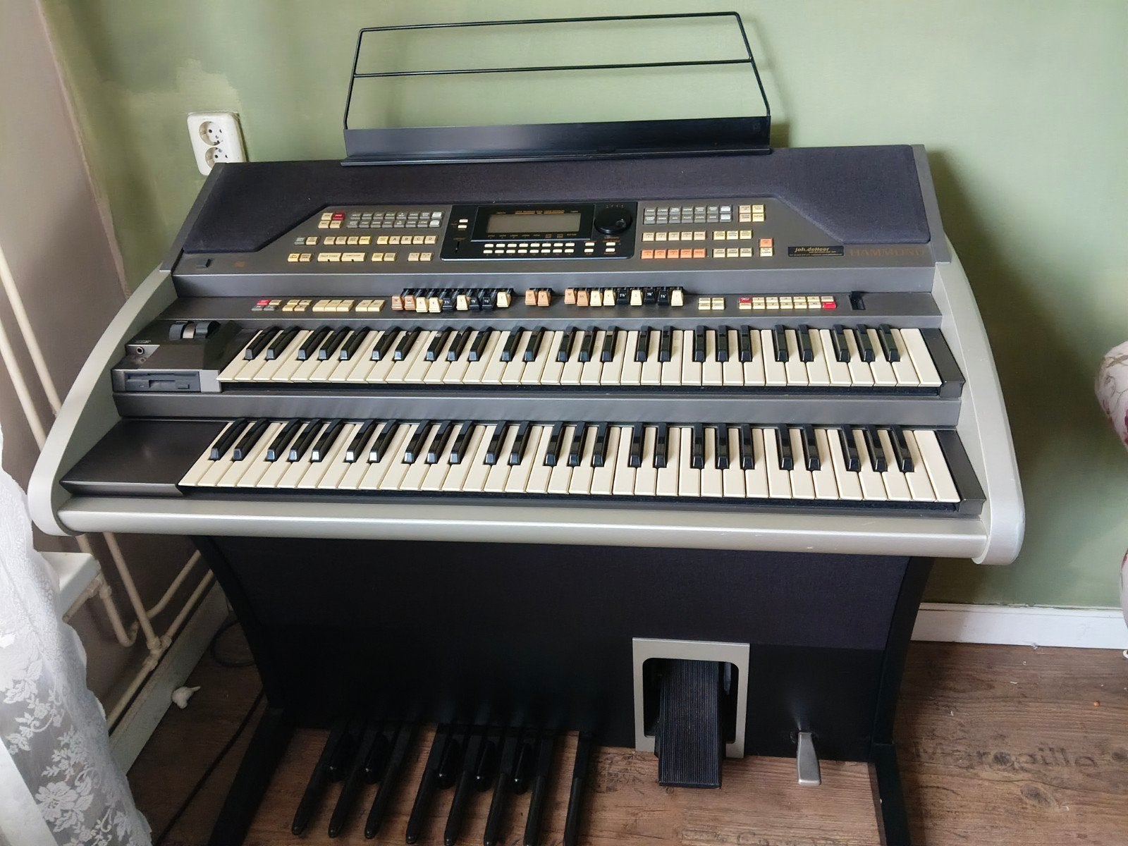 Hammond XE-2 Orgel - Uitstekende Staat, Muziek en Instrumenten, Orgels, Ophalen, Zo goed als nieuw, 2 klavieren
