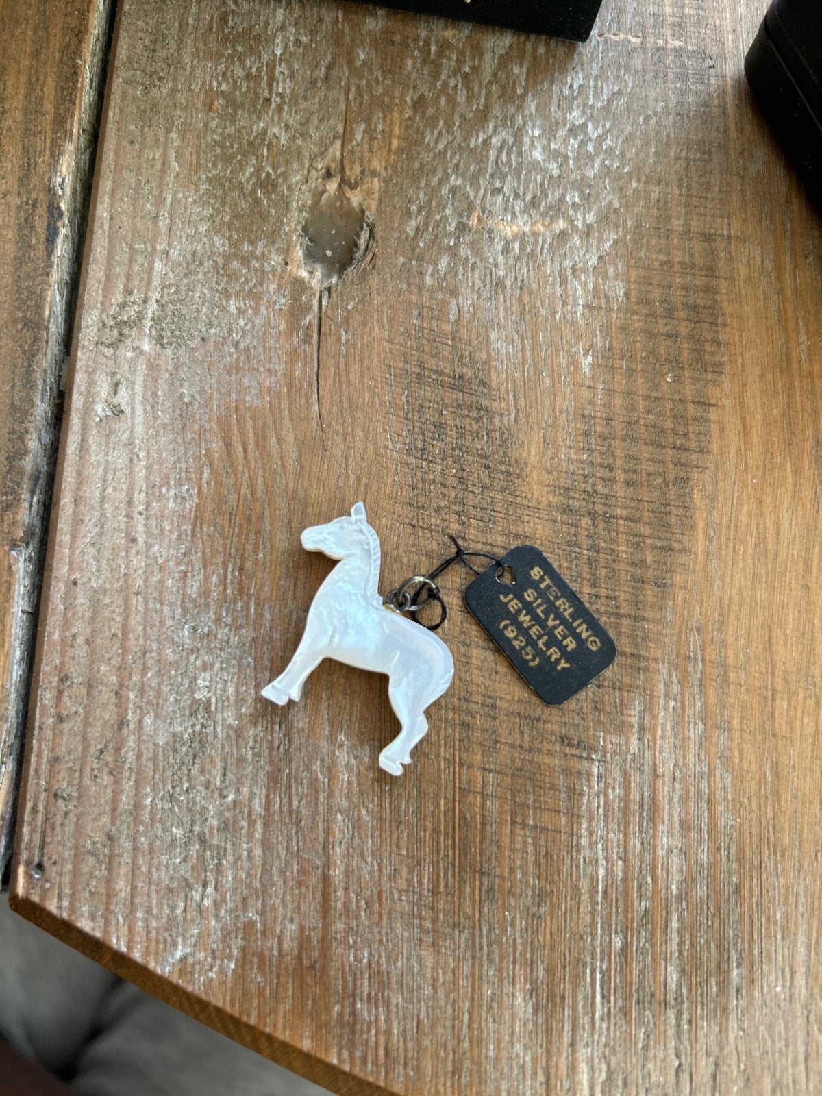 Mooie parelmoer paard bedel van sterling zilver, Overige merken, Nieuw, Ophalen of Verzenden, 1 bedel