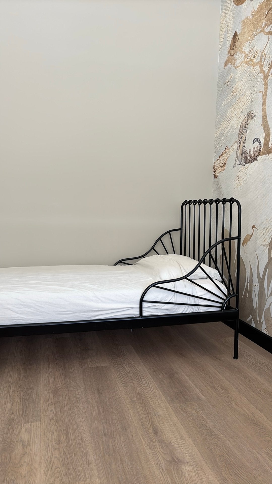 Minnen ikea meegroeibed ZWART, Kinderen en Baby's, Kinderkamer | Bedden, Ophalen, 70 tot 85 cm, Zo goed als nieuw, Lattenbodem