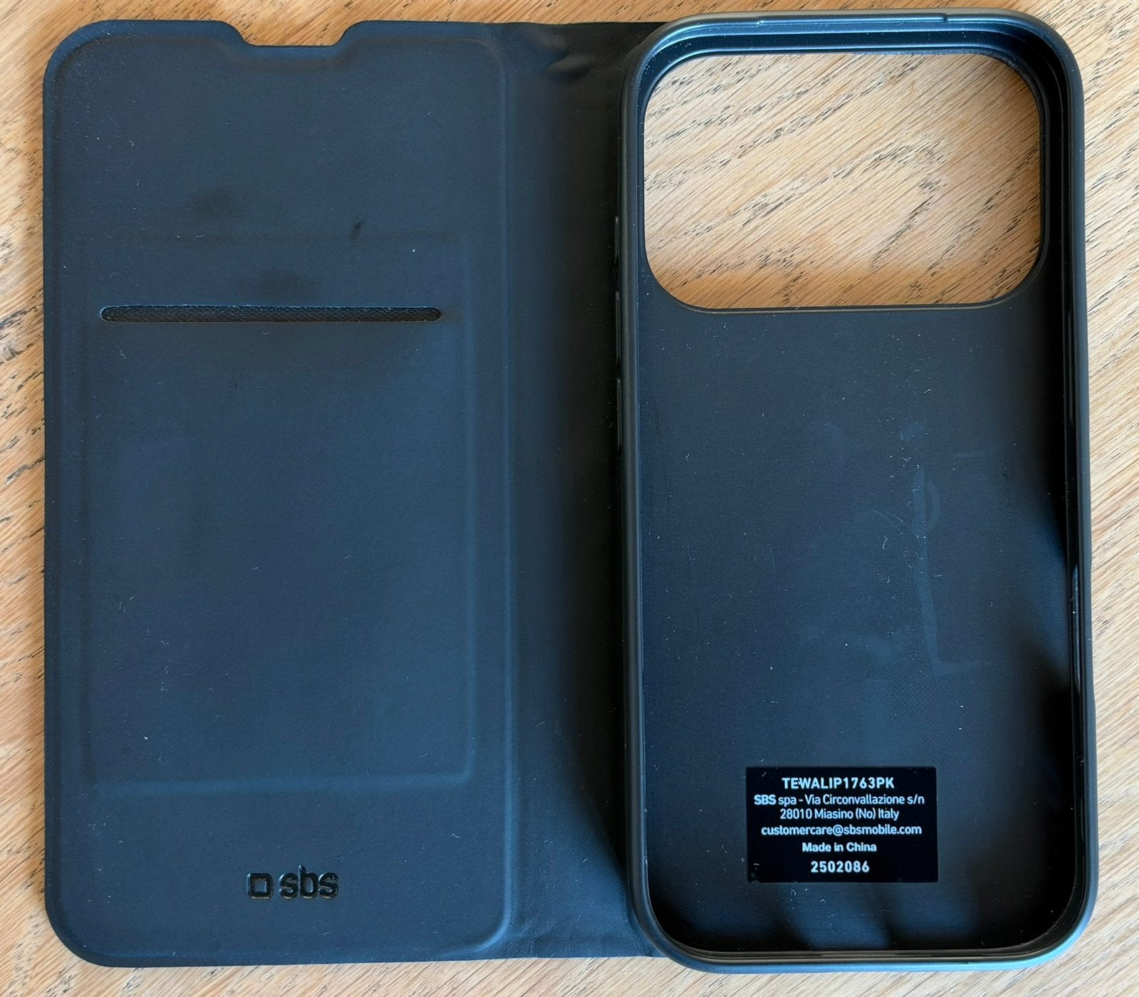 Hoesje voor een IPhone 18 Pro., Ophalen, Nieuw, Zwart, Kunststof