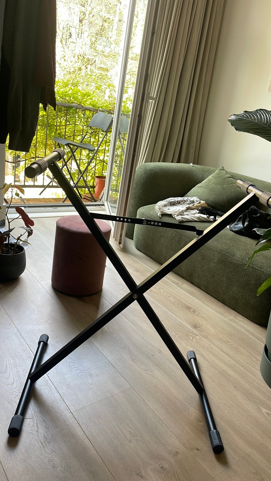 Inox piano standaard in hoogte aan te passen, Muziek en Instrumenten, Standaards, Ophalen, Zo goed als nieuw