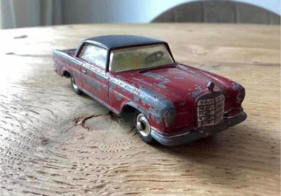 Mercedes-Benz 220 SE Coupé – Corgi Toys nr. 230, Ophalen of Verzenden, Gebruikt, Auto, Corgi