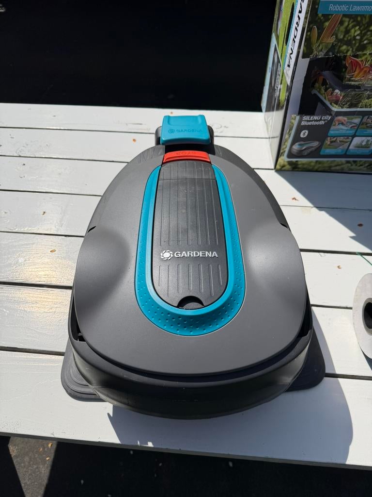 Gardena Robotgrasmaaier Sileno City 500m2 met garage, Tuin en Terras, Grasmaaiers, Gebruikt, 50 cm of meer, Ophalen of Verzenden