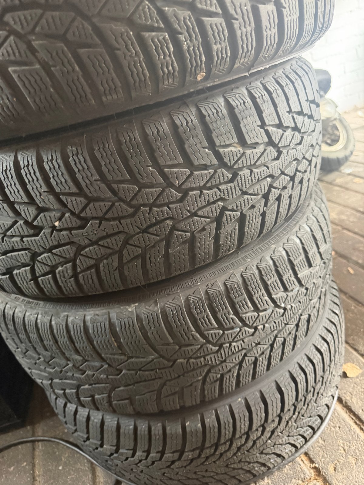 Set van 4 winterbanden met velgen 195/60R15, Ophalen of Verzenden, Gebruikt