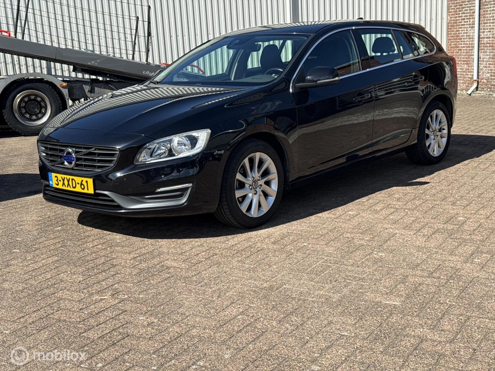 Volvo V60 1.6 T3 Momentum NL auto NAP DB riem 168601 km V.V, Auto's, Gebruikt, 4 cilinders, 150 pk, Zwart