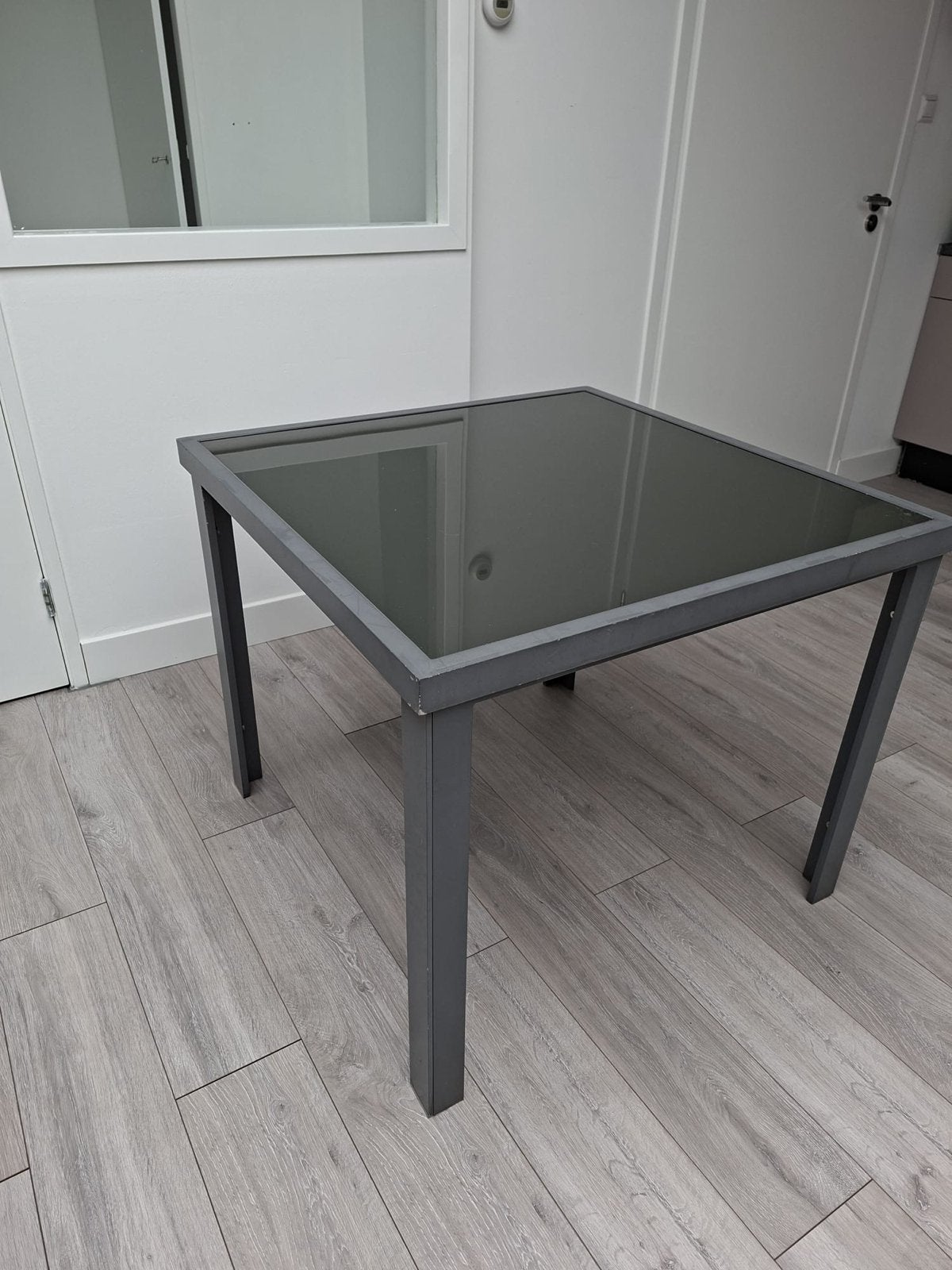 Moderne vierkante tafel met glazen blad, Ophalen, Gebruikt, Vierkant, Aluminium