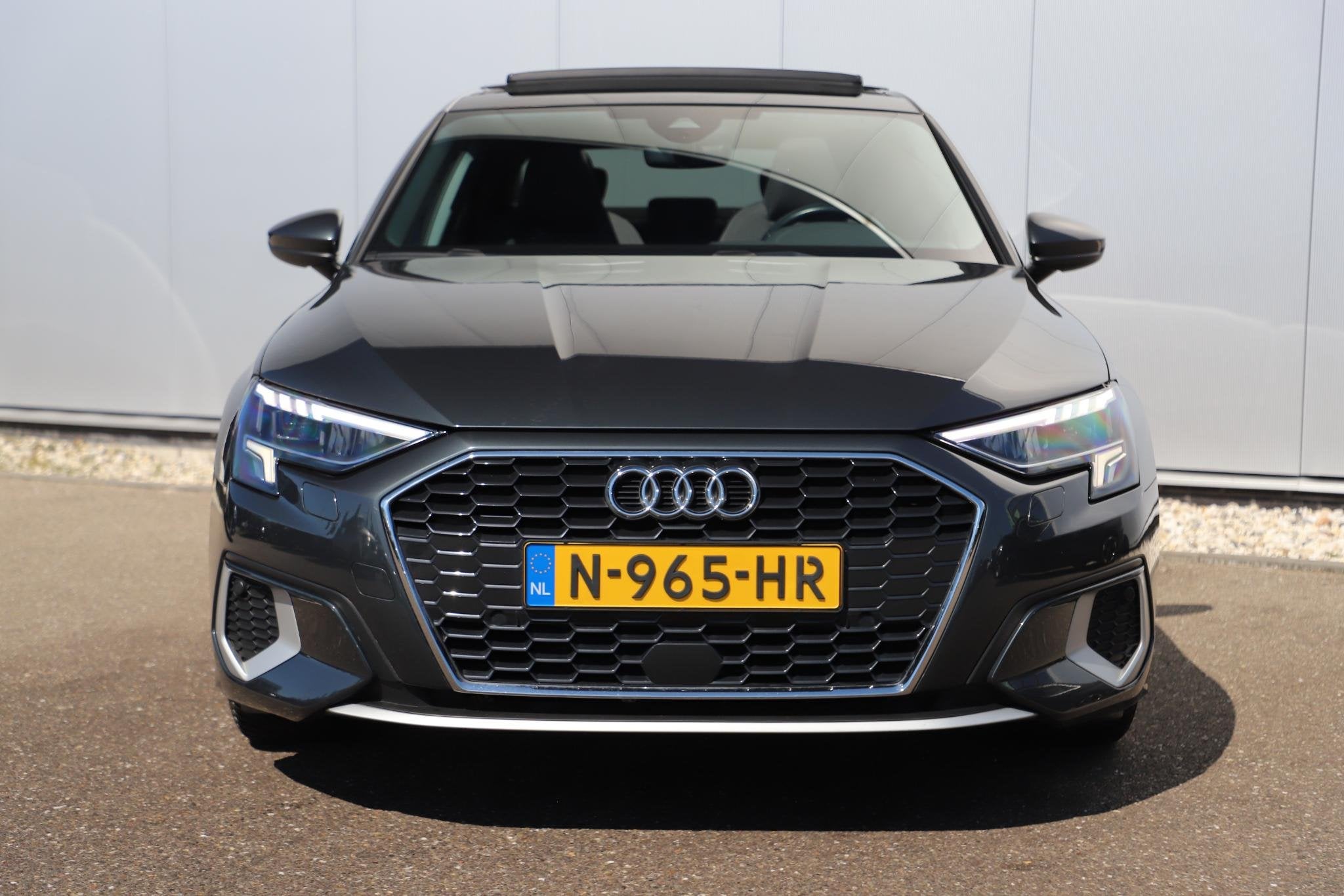 Audi A3 Limousine 30 TFSI Business edition Automaat Panorama, Auto's, Audi, Stof, Gebruikt, Met garantie (alle), Origineel Nederlands