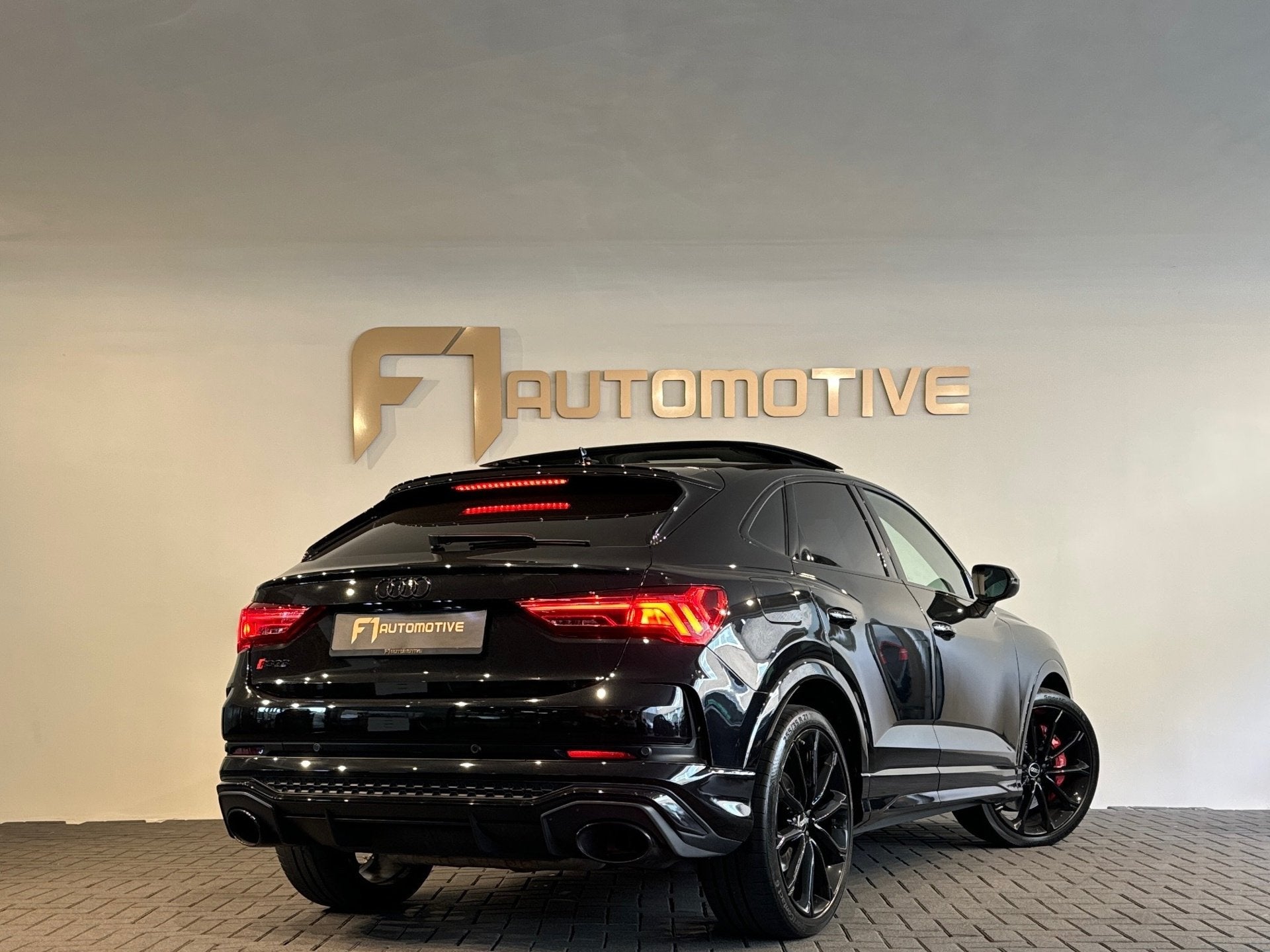 Audi RSQ3 Sportback TFSI Quattro Pano|RS Seat|Sonos|Trekhaak, Automaat, Gebruikt, 1675 kg, Automatische klimaatregeling