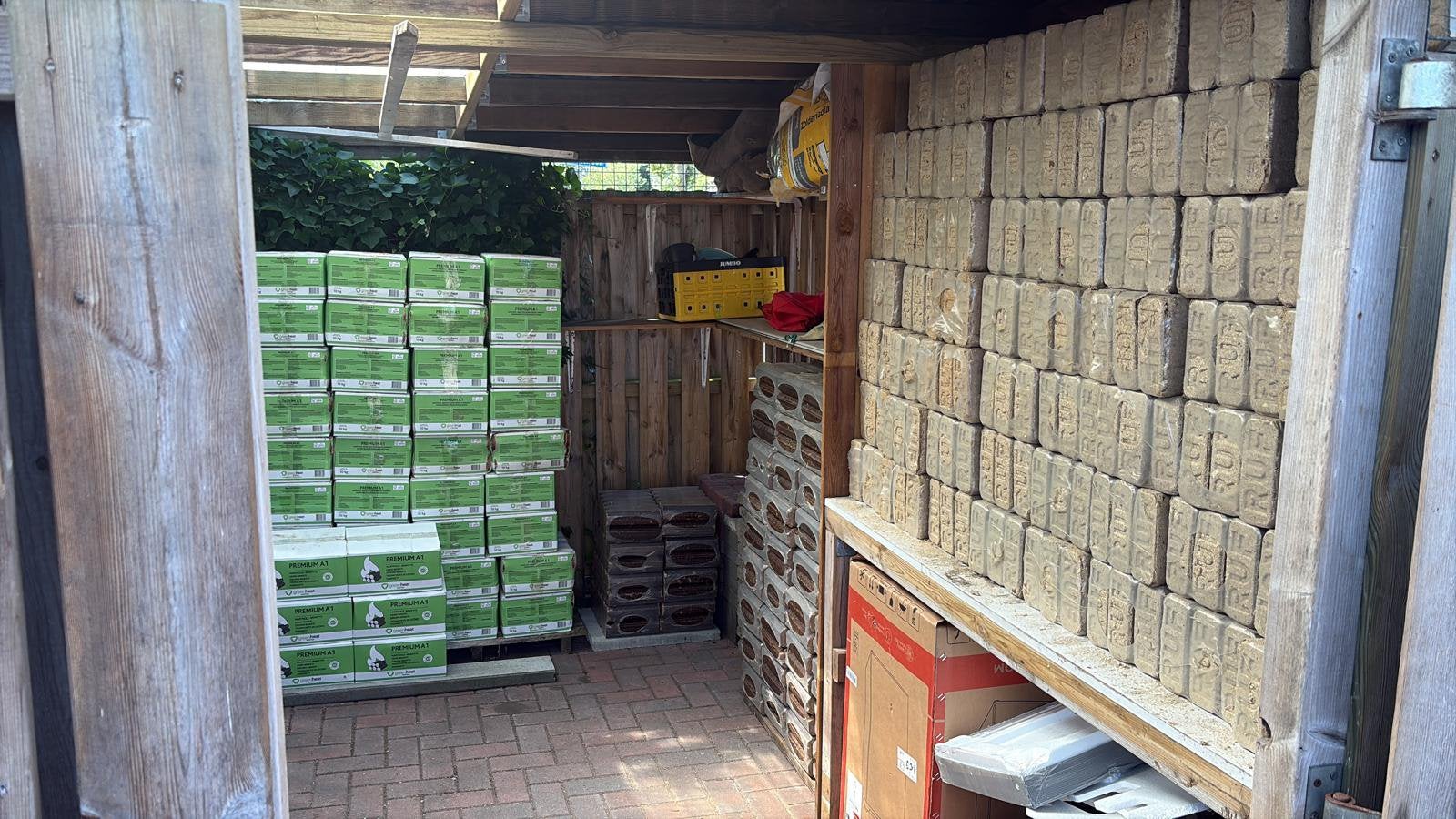 Partij houtbriketten – diverse soorten – complete partij, Tuin en Terras, Minder dan 3 m³, Ophalen