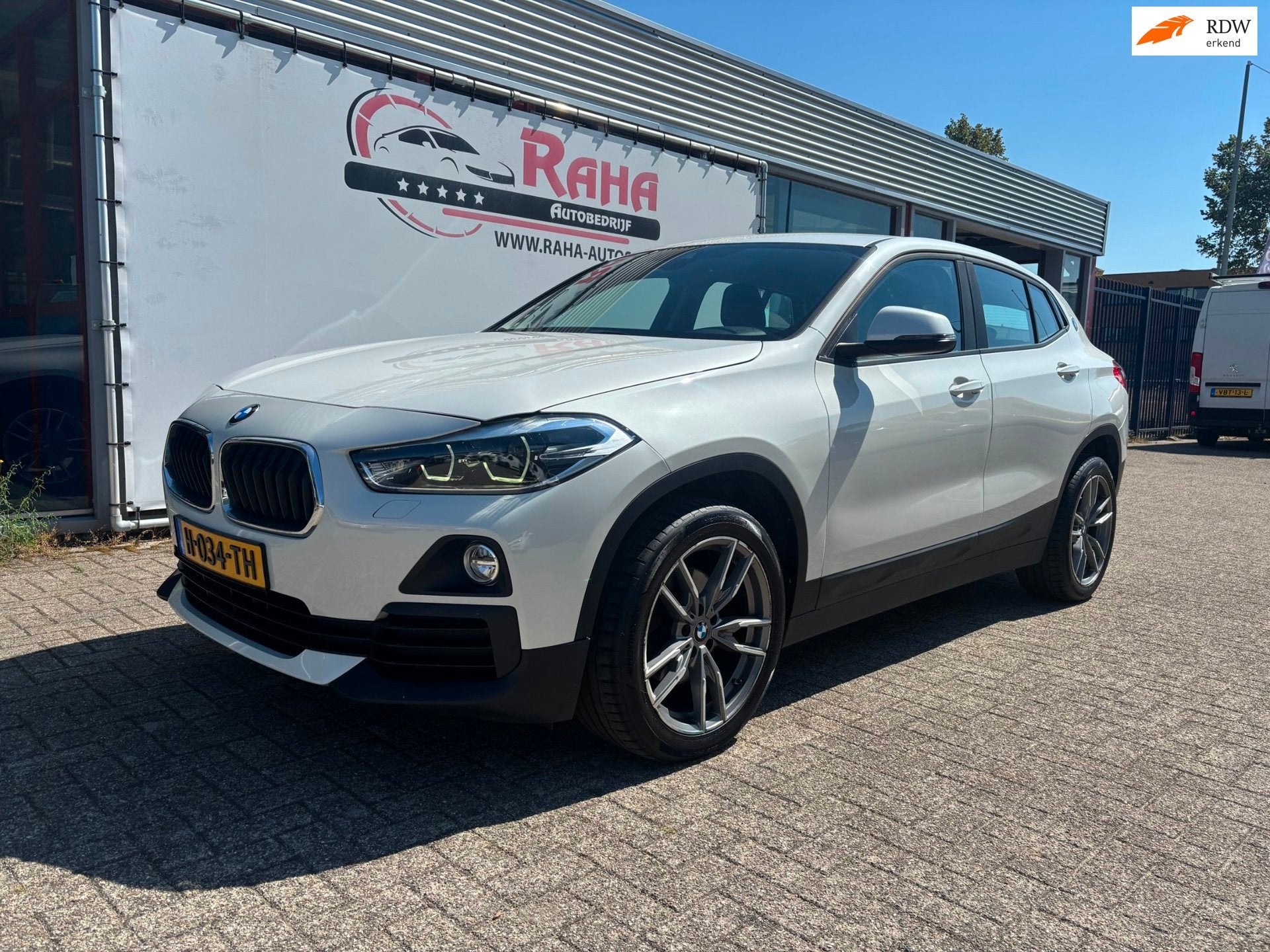 BMW X2 SDrive18i High Executive, Gebruikt, Euro 6, Wit, Leder