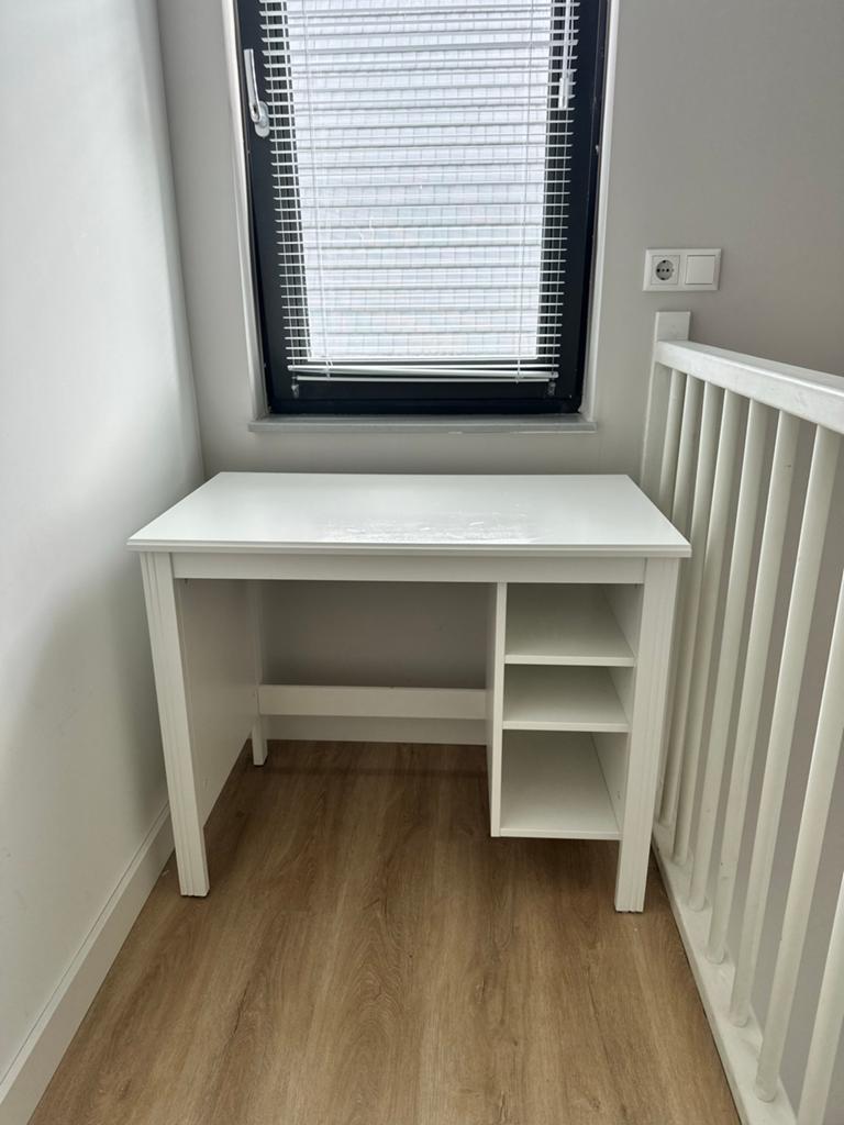 IKEA Brusali bureau, Ophalen, Opbergruimte, Gebruikt, Spaanplaat of MDF
