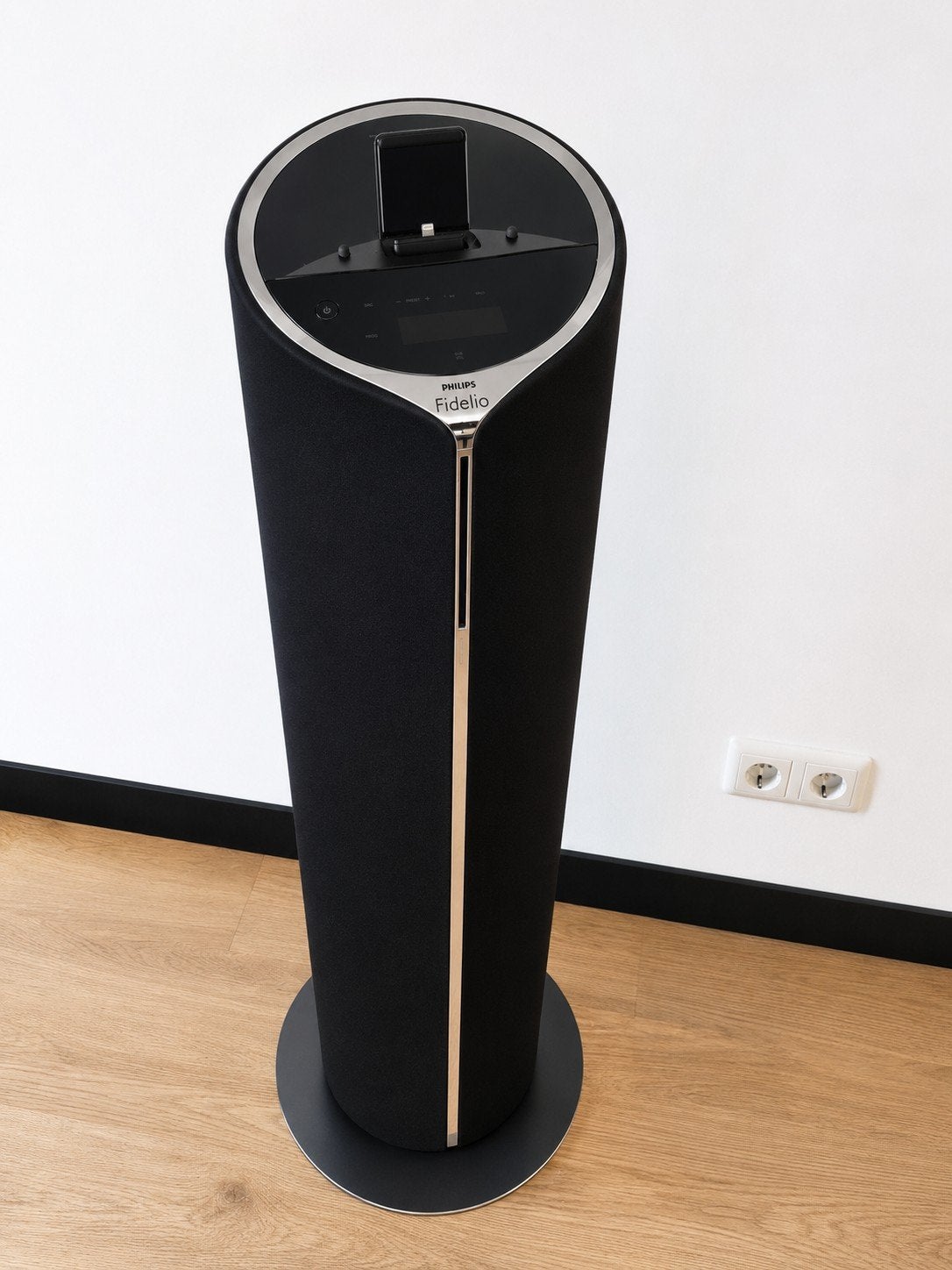 Philips Fidelio DTM5095/12 Tower Speaker - Krachtig Geluid, Ophalen of Verzenden, Zo goed als nieuw, 60 tot 120 watt, AUX-ingang