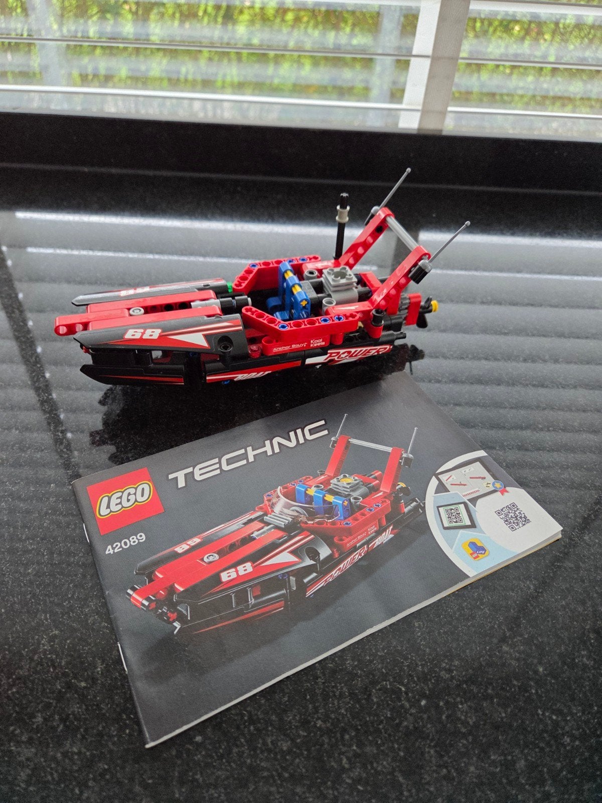 LEGO Technic Powerboat 42089 met boekje, Ophalen of Verzenden, Zo goed als nieuw