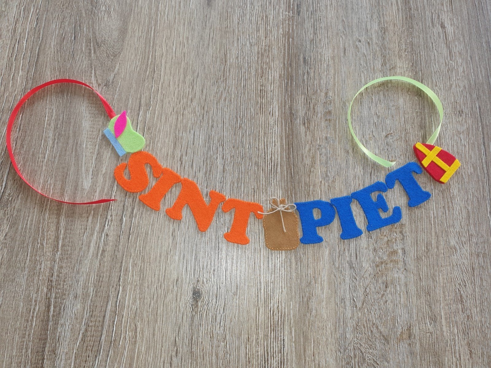 Sint en Piet slinger Sinterklaas wolvilt, Ophalen of Verzenden, Nieuw, Versiering, Wolvilt