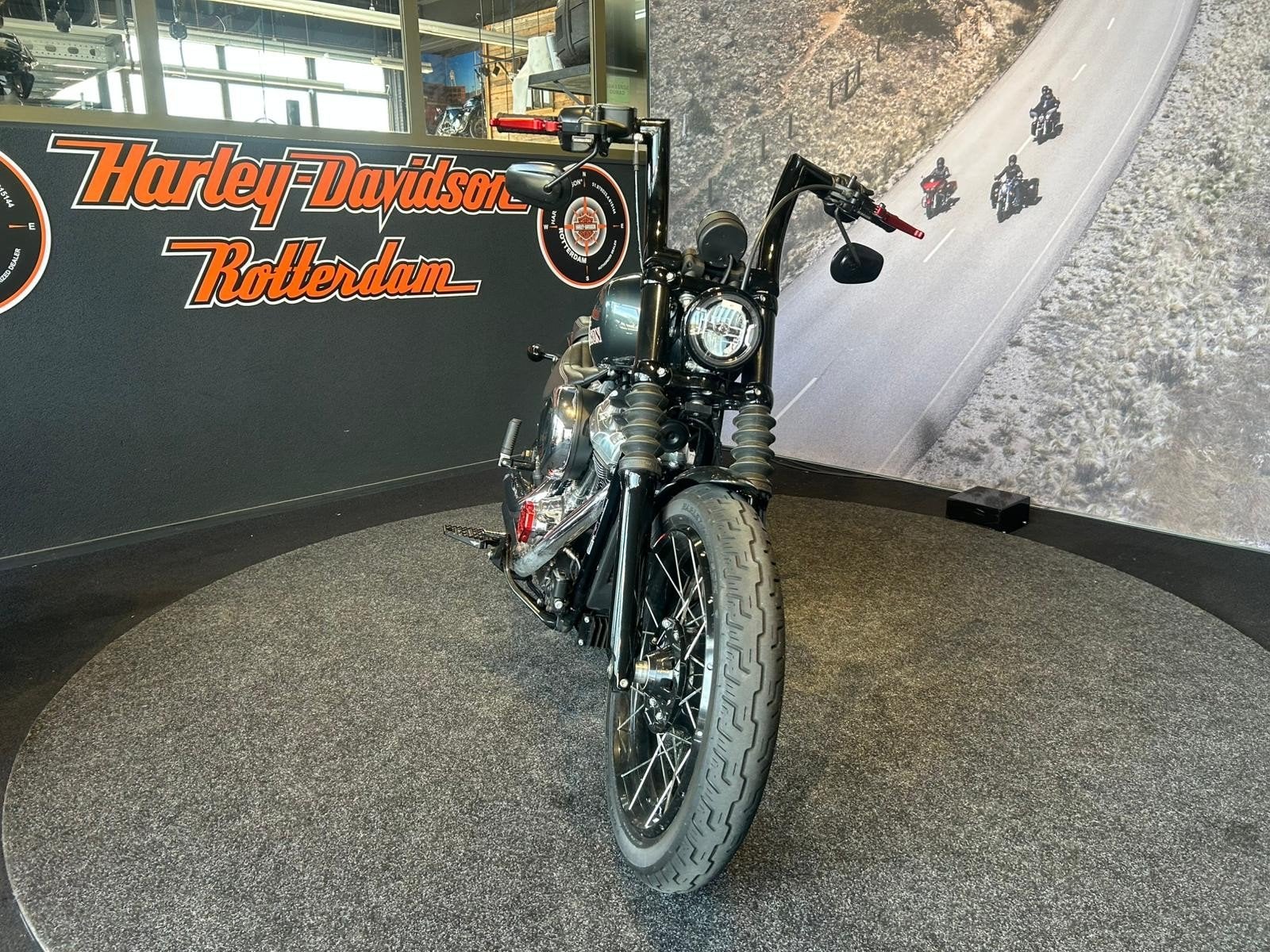 Harley-Davidson FXBB STREET BOB (bj 2025), Motoren, Motoren | Harley-Davidson, Laan van Vredenoord 33
2289 DA  RIJSWIJK, NL, Bedrijf