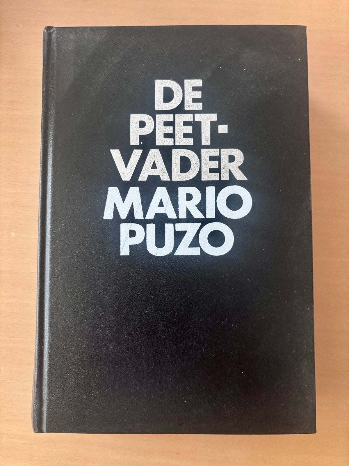 De Peetvader - Mario Puzo (Hardcover), Boeken, Romans, Gelezen, Europa overig, Ophalen