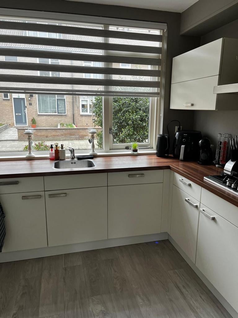 Het liefst dit weekend weg!! Keuken met apparatuur, Huis en Inrichting, Keuken | Complete keukens, Ophalen, Gebruikt, Wit, Hoekkeuken