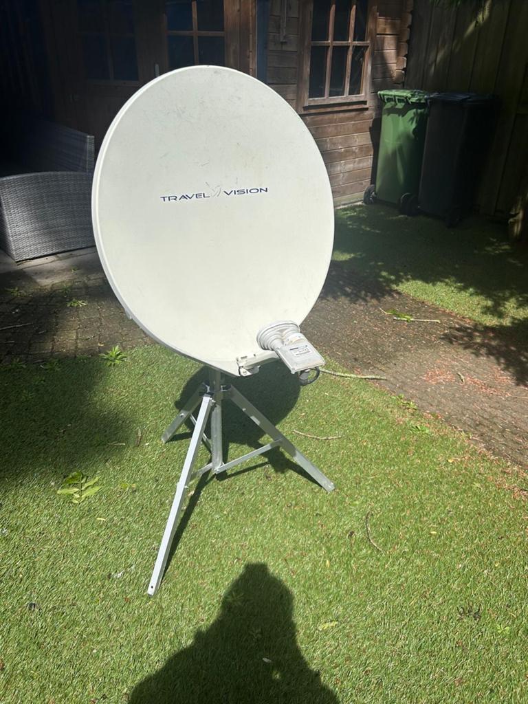 Travelvision volautomatische schotelantenne met draagtas, Audio, Tv en Foto, Schotelantennes, Ophalen, Zo goed als nieuw, (Schotel)antenne