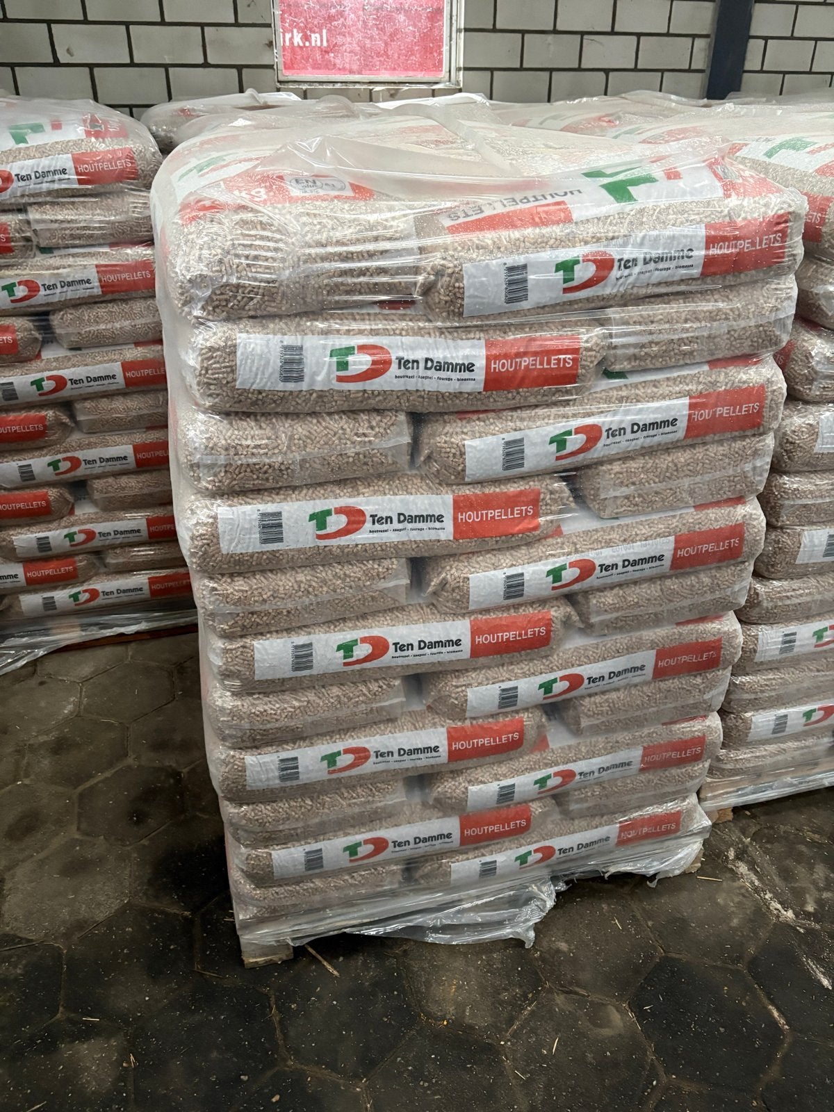 Pelletskorrels / ten damme/energy /pallets /pellets, 6 m³ of meer, Ophalen, Overige houtsoorten, Blokken