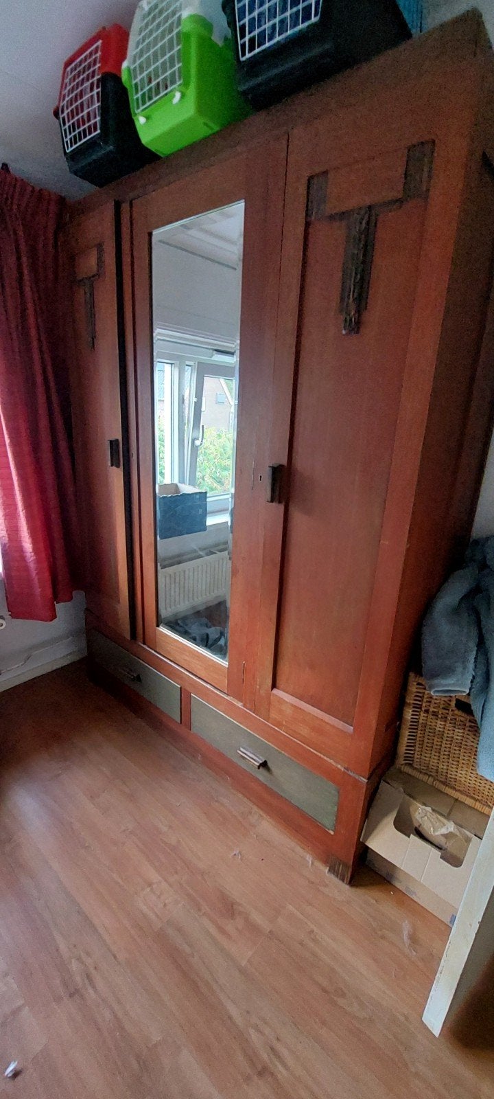 Antieke kledingkast met spiegel, legplanken en hanggedeelte, Huis en Inrichting, Kasten | Kledingkasten, Ophalen