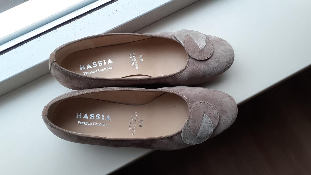 Hassia. Suede instapschoen. Sleehak. Beige. Mt. 6,5 (40), Kleding | Dames, Schoenen, Zo goed als nieuw, Instappers, Beige, Ophalen of Verzenden