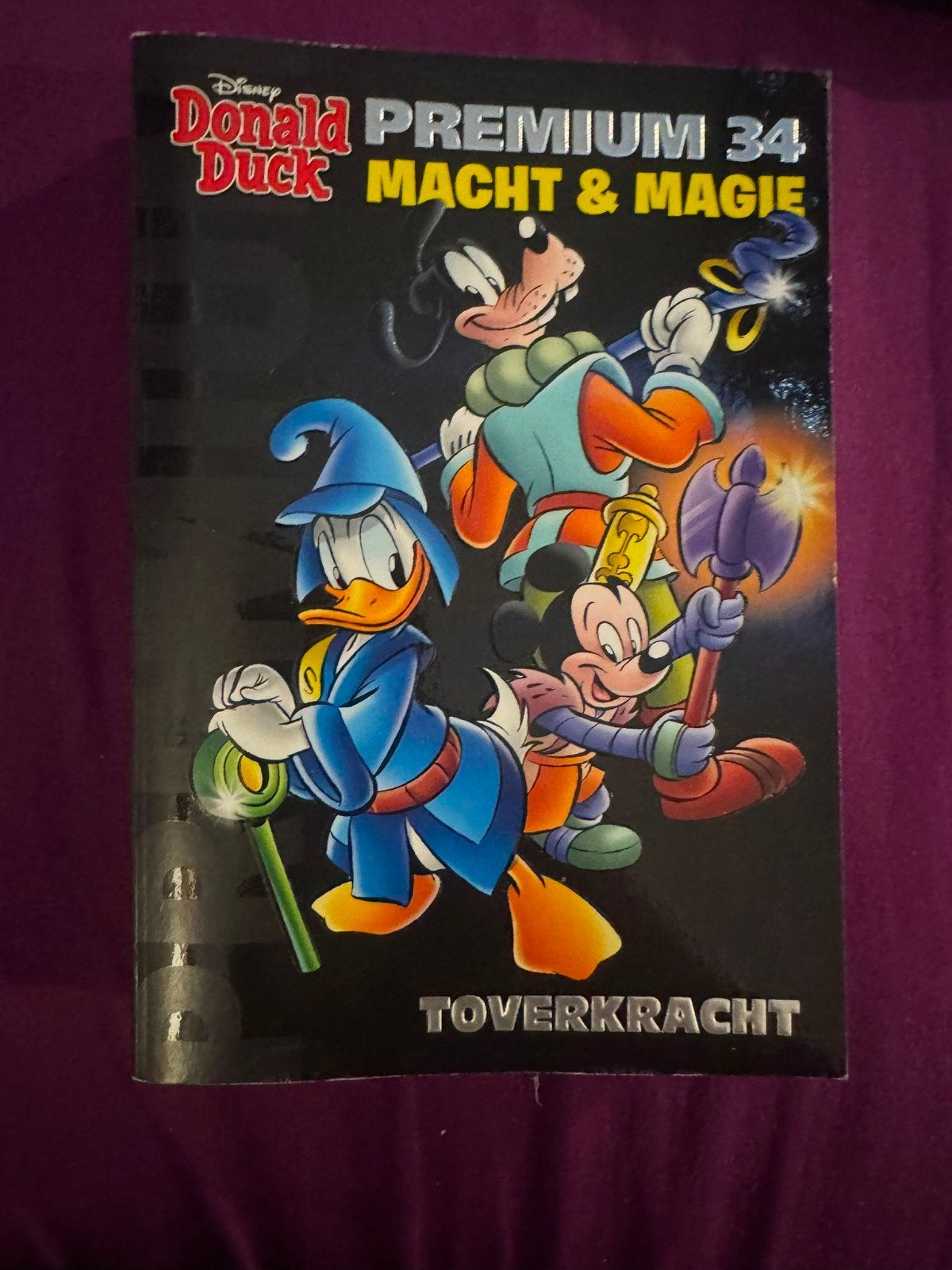 Donald Duck Premium 34: Macht & Magie - Toverkracht, Boeken, Stripboeken, Eén stripboek, Ophalen of Verzenden, Zo goed als nieuw
