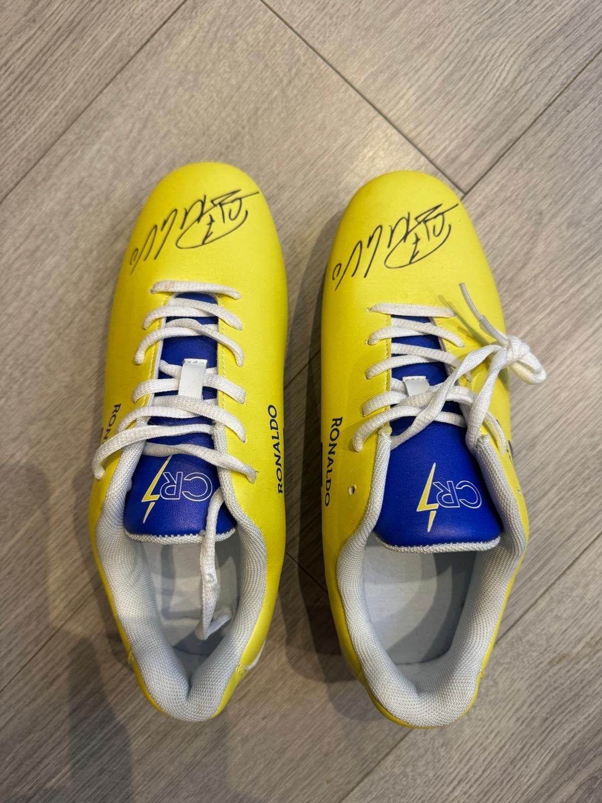 Costume AL nassr Ronaldo voetbal schoenen maat 40, Ophalen, Maat XS of kleiner, Schoenen, Nieuw