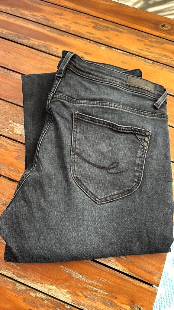 Edc jeans maat 31/32, Kleding | Dames, Ophalen of Verzenden, Zo goed als nieuw, Grijs, W30 - W32 (confectie 38/40)