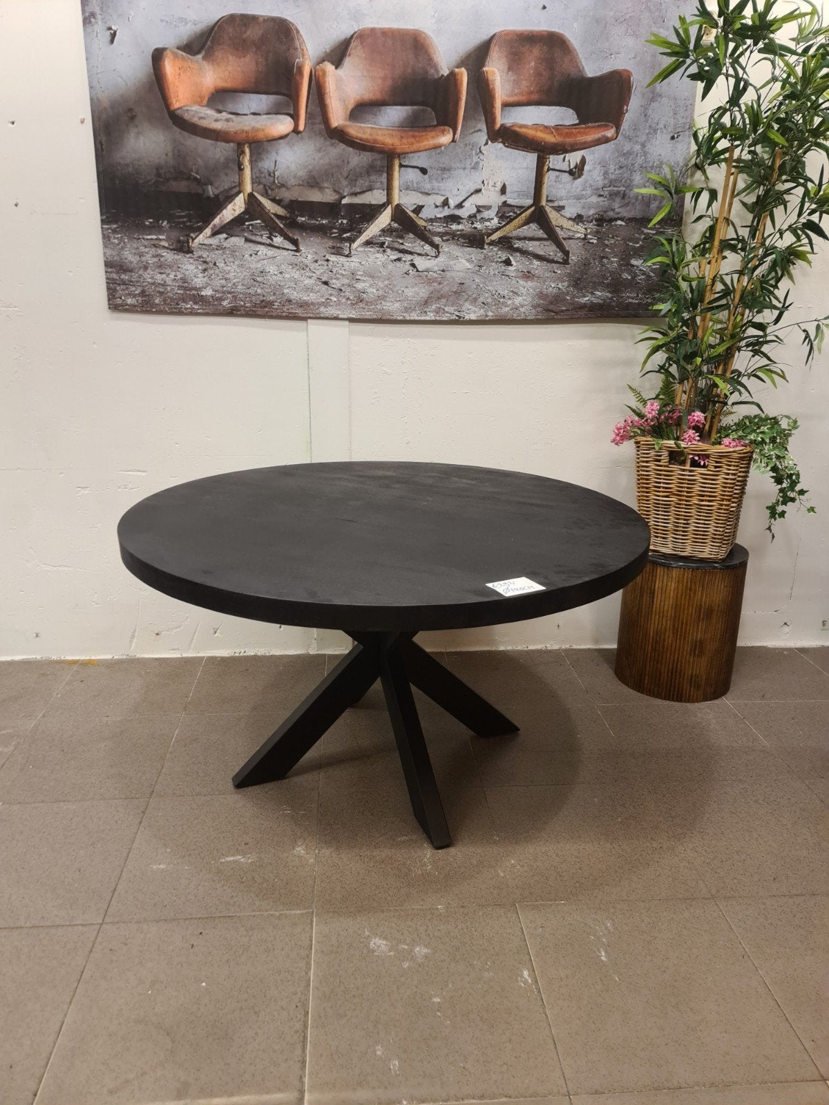 nieuwe eettafel rond 140cm zwart mango spinpoot €295, Ophalen, Hout, Zwart, .