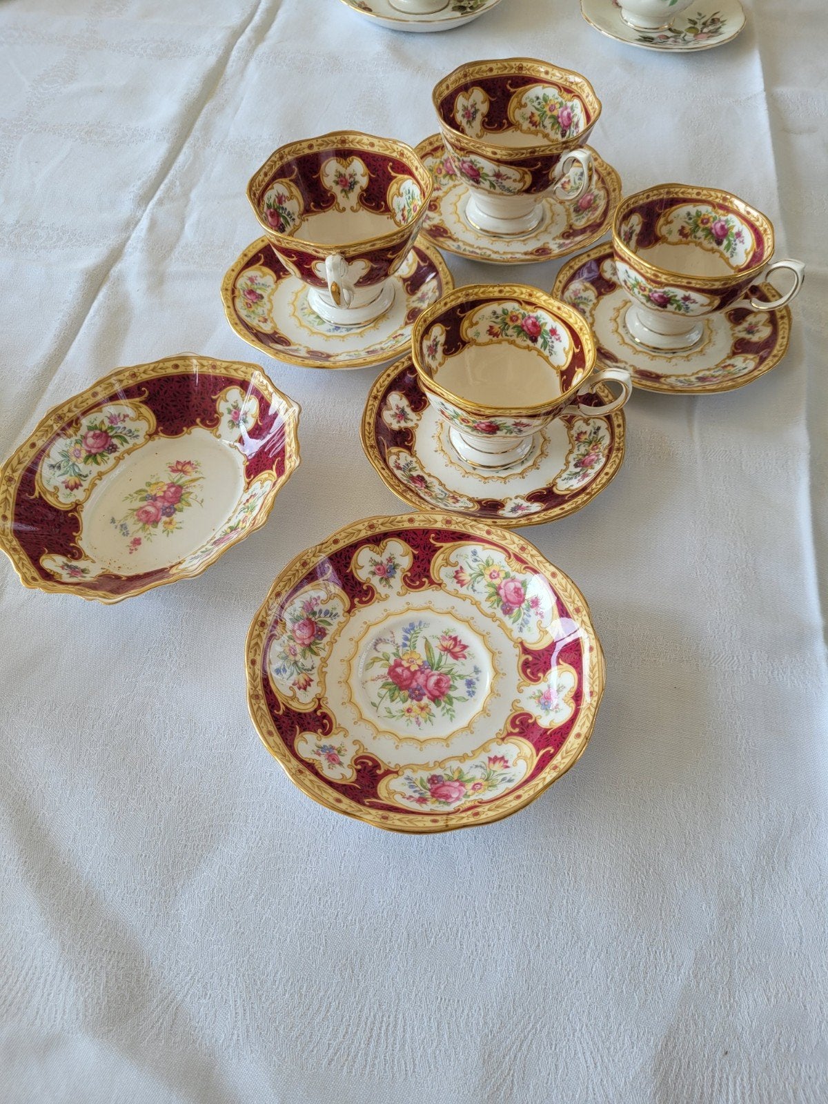 Royal Albert, Ophalen