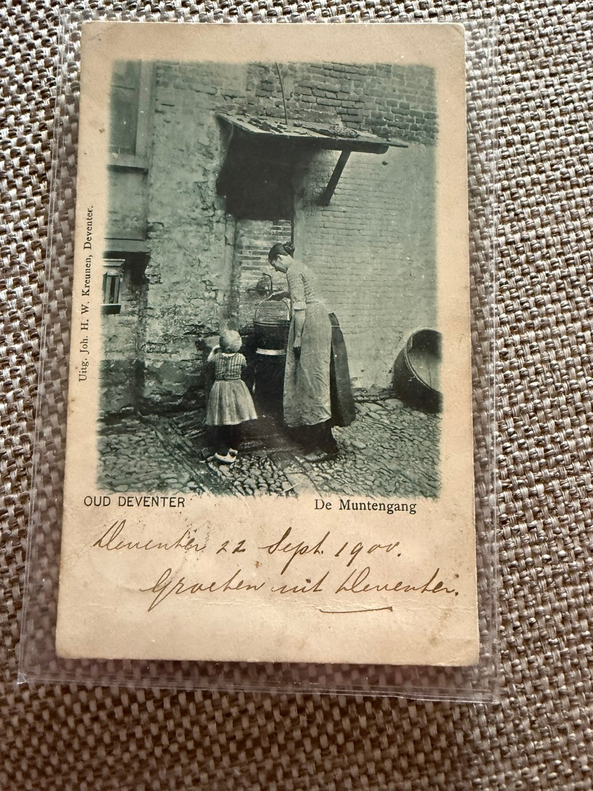 Oude ansichtkaart van Oud Deventer – De Muntengang, Verzamelen, Ansichtkaarten | Nederland, Ophalen of Verzenden, Voor 1920, Overijssel