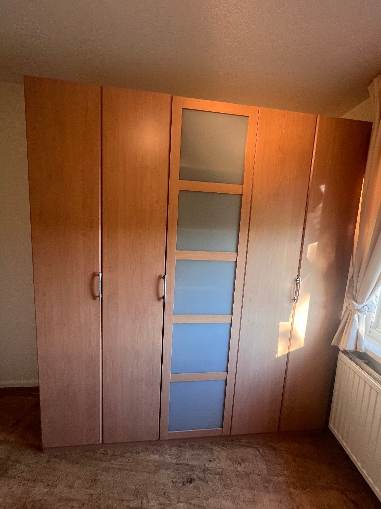 Ruime kledingkast met glazen deuren, Huis en Inrichting, Ophalen, Met deur(en), Gebruikt, 200 cm of meer