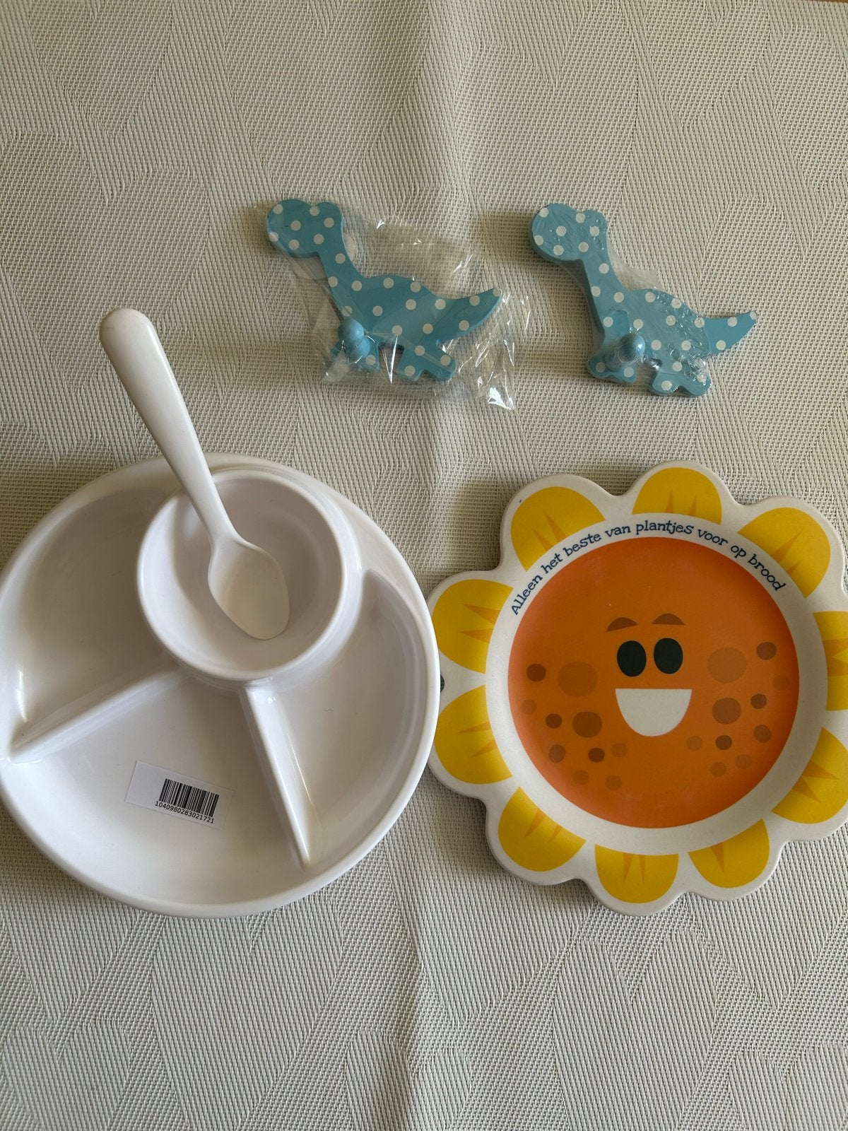 Eetsetje voor baby/peuter met dinosaurus kapstokjes, Ophalen of Verzenden, Zo goed als nieuw, Overige typen