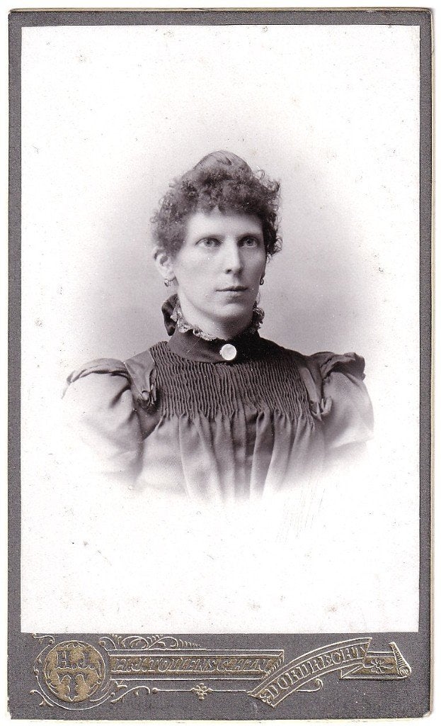 CDV - Portret Vrouw Jurk - Foto Tollens Dordrecht, Verzamelen, Foto's en Prenten, Gebruikt, Foto, Ophalen of Verzenden, Voor 1940