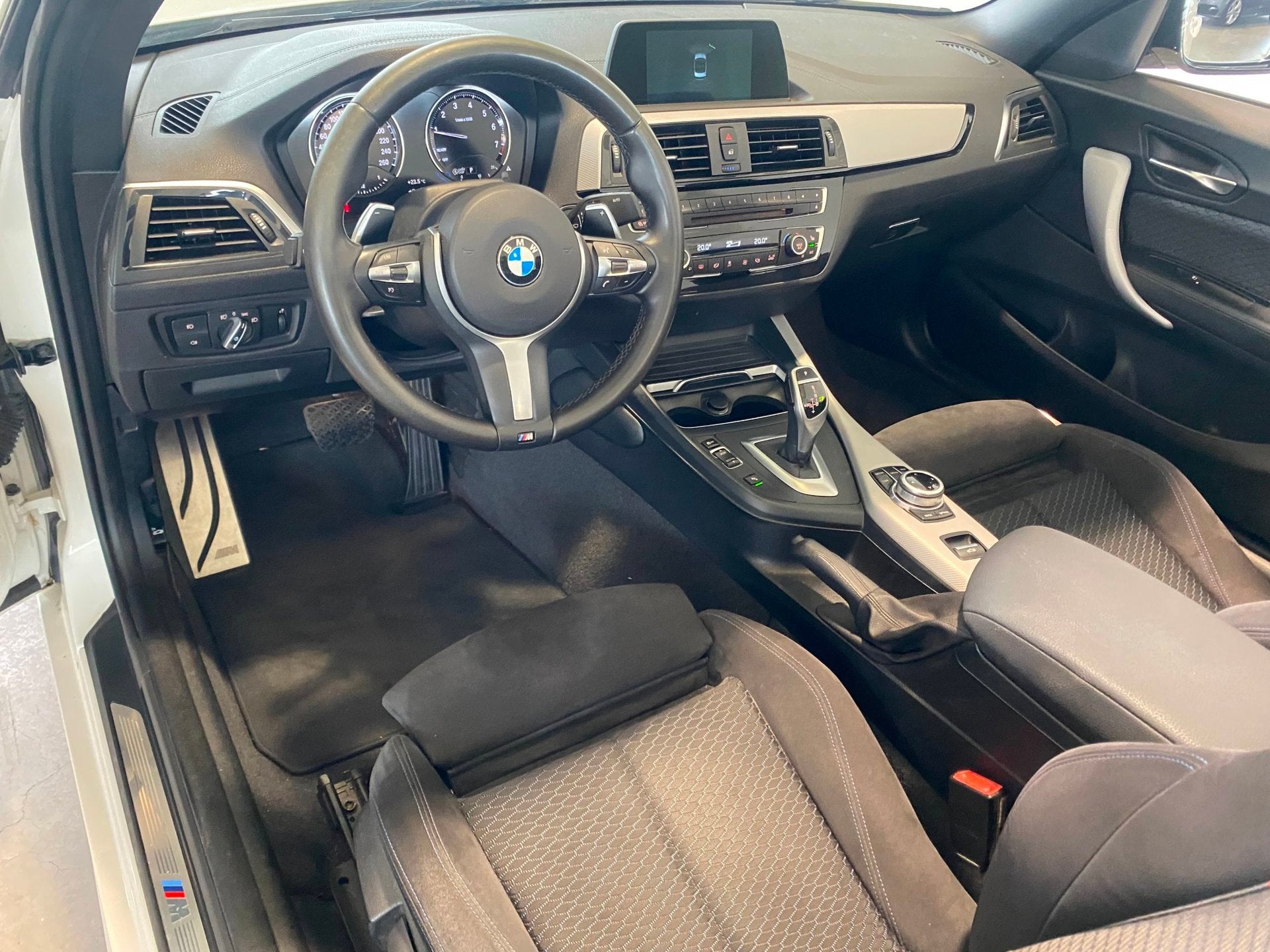 BMW 2-serie Cabrio 220i Automaat M-sport, Auto's, Automaat, 1998 cc, Achterwielaandrijving, Gebruikt