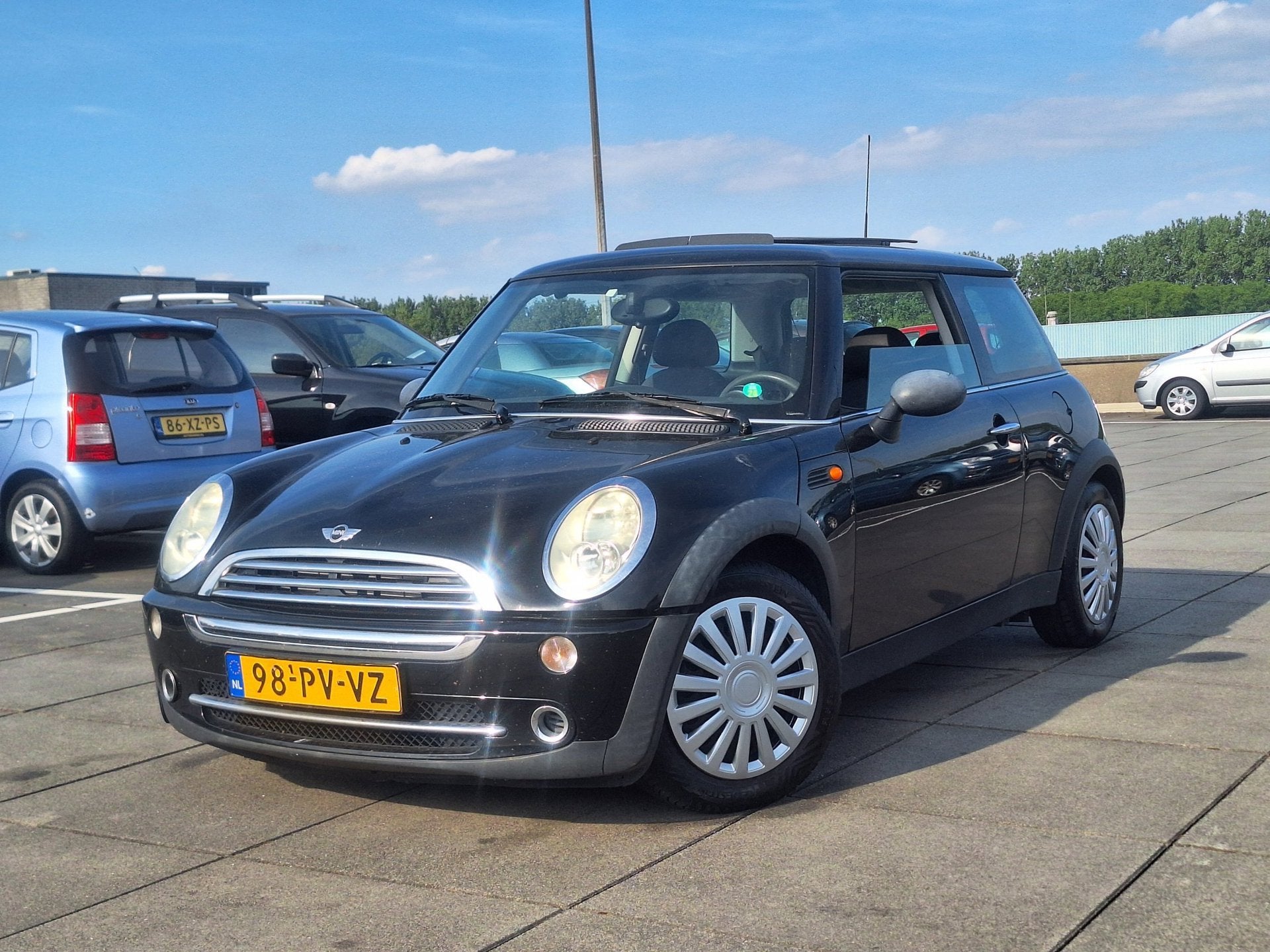 Mini 3-Deurs € 800,-1.6 One LEES TEKST GOED !, Auto's, Mini, Voorwielaandrijving, Gebruikt, 4 cilinders, 4 stoelen