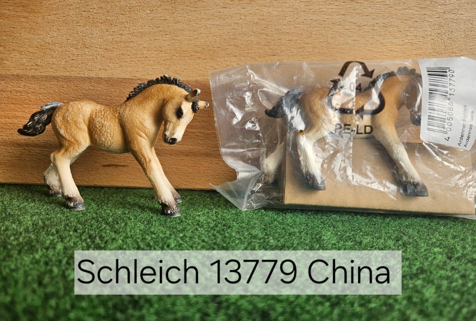 Schleich 13779 Ardenner veulen met of zonder vaantje
2015, Ophalen of Verzenden, Zo goed als nieuw, Paard, Beeldje of Figuurtje