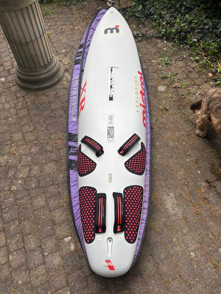 Te koop Mistral Explosion, Watersport en Boten, Windsurfen, Ophalen, Zo goed als nieuw, Plank, Minder dan 5 m²