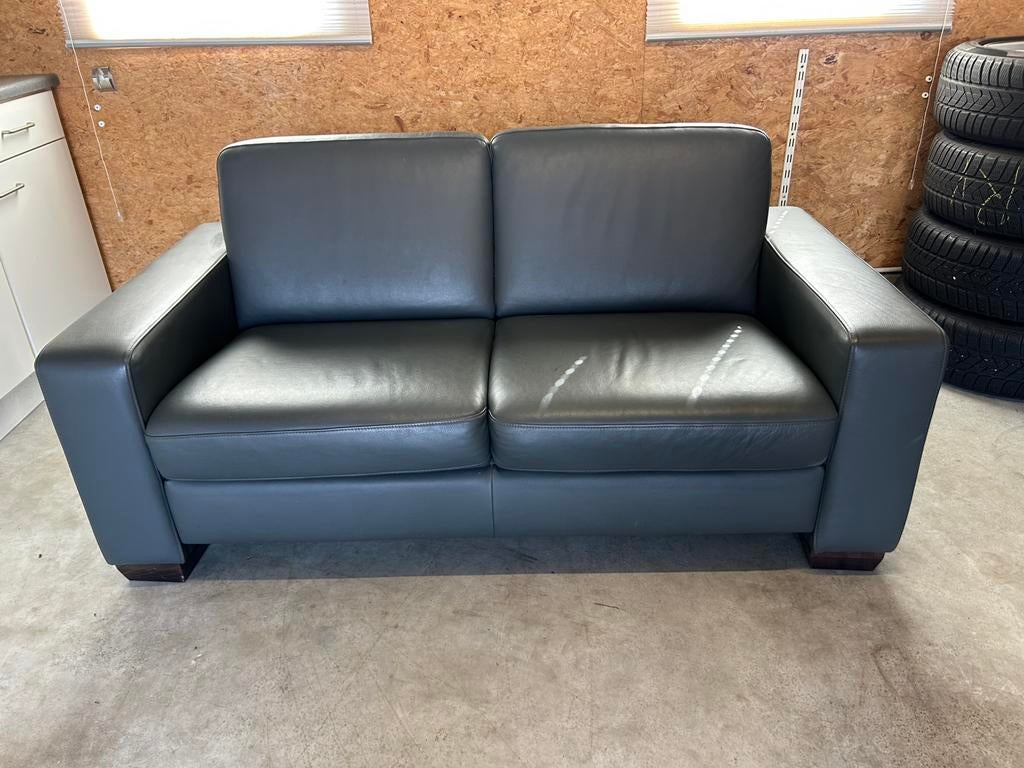 Te koop grijs leren tweezits bankstel Montel, Ophalen, 150 tot 200 cm, Tweepersoons, Zo goed als nieuw