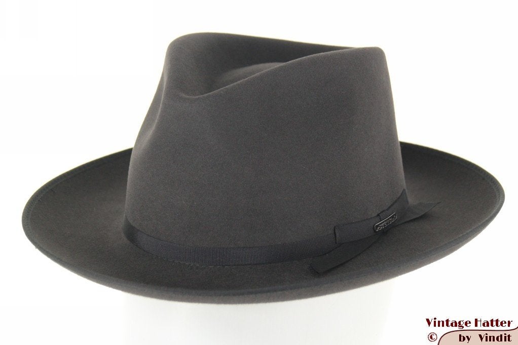Gleufhoed Stetson donker grijs vilt 55,5 = S tot XS nieuw, Kleding | Heren, Hoeden en Petten, Stetson, Hoed, Nieuw, Ophalen of Verzenden