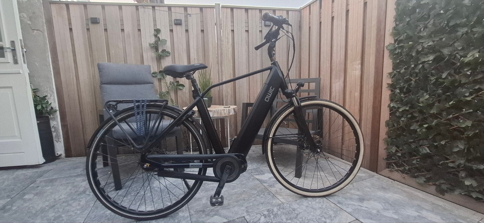 Qwic, elektrische herenfiets met middenmotor., Ophalen, Zo goed als nieuw, 50 km per accu of meer, 55 tot 59 cm
